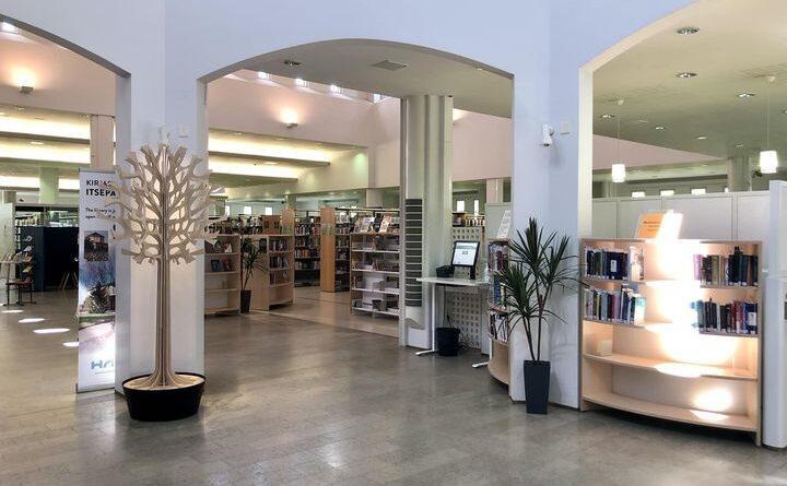 Haminan pääkirjaston sisääntuloaula